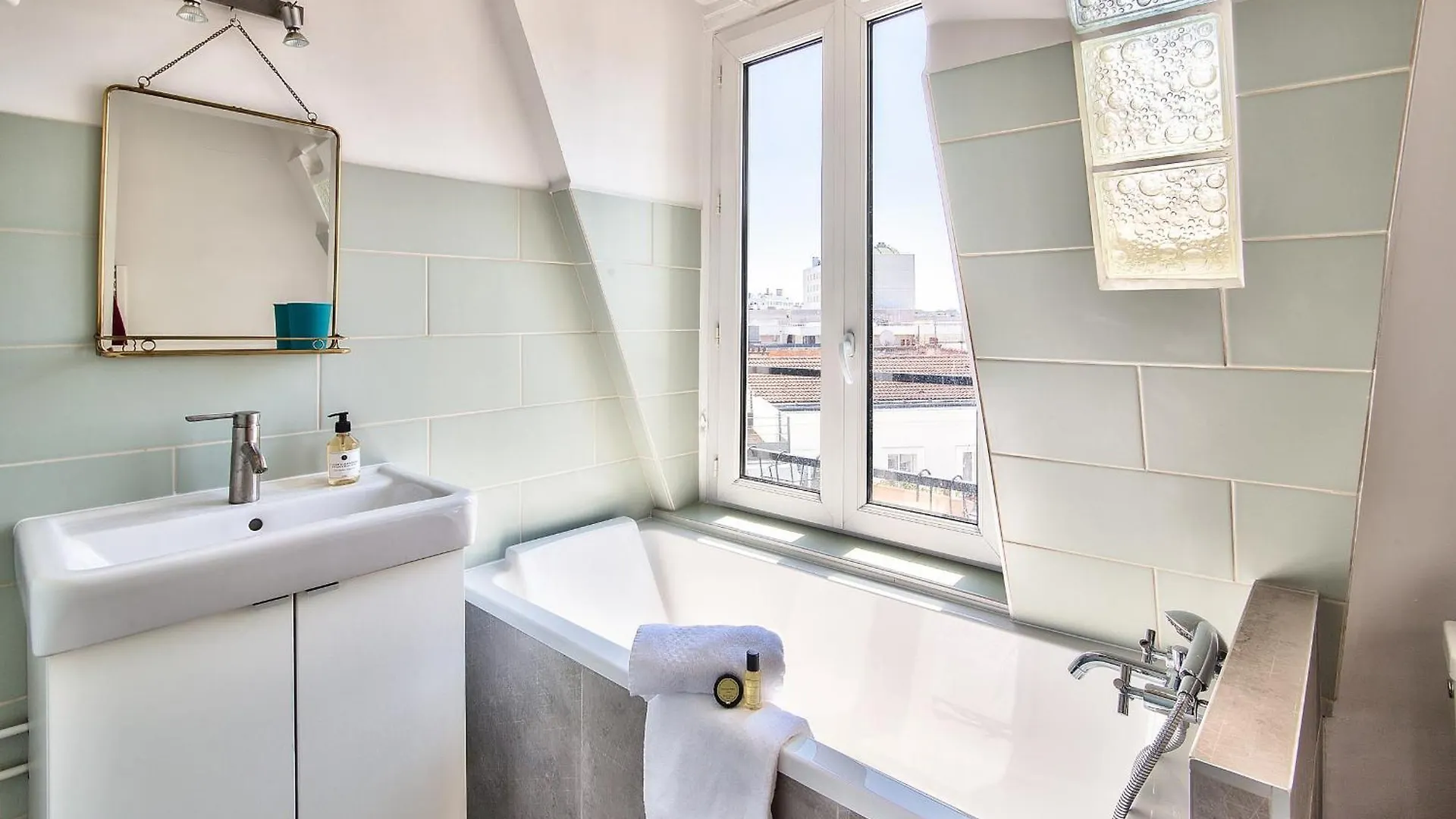 Guestready - Bright And Chic Stay In The 20Th Arr. Paris Daire
