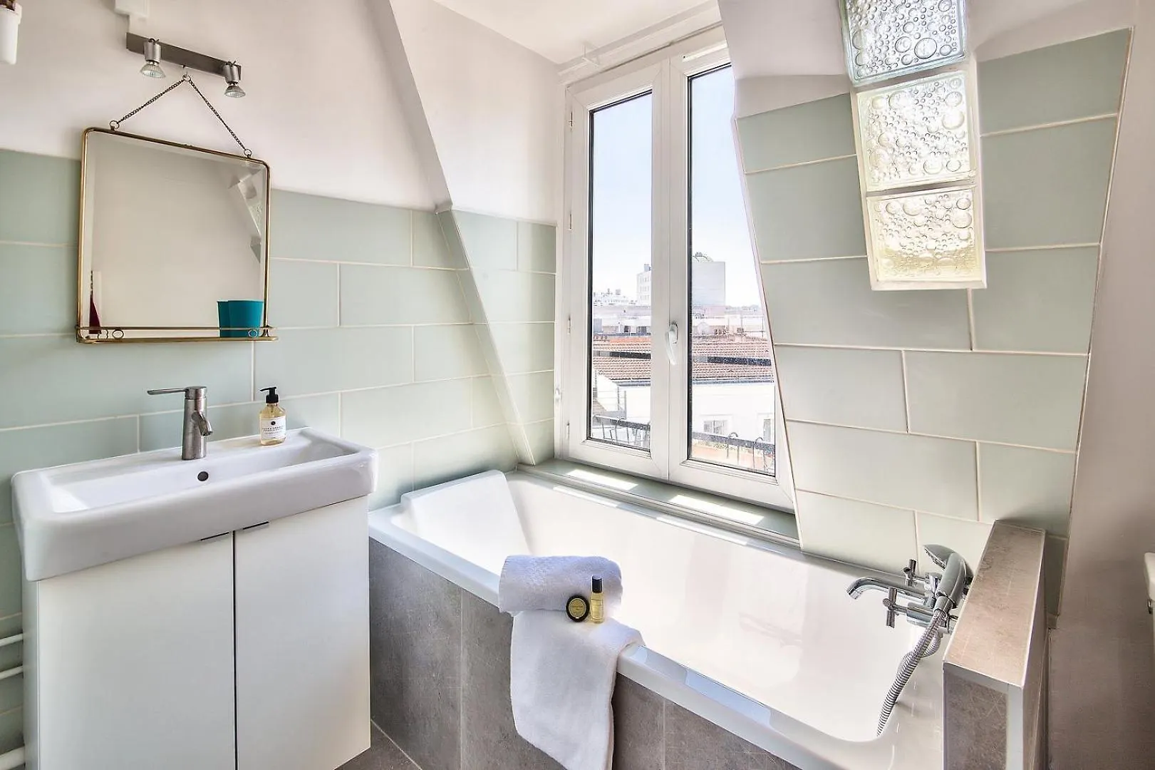 Guestready - Bright And Chic Stay In The 20Th Arr. Paris 0*,  Fransa